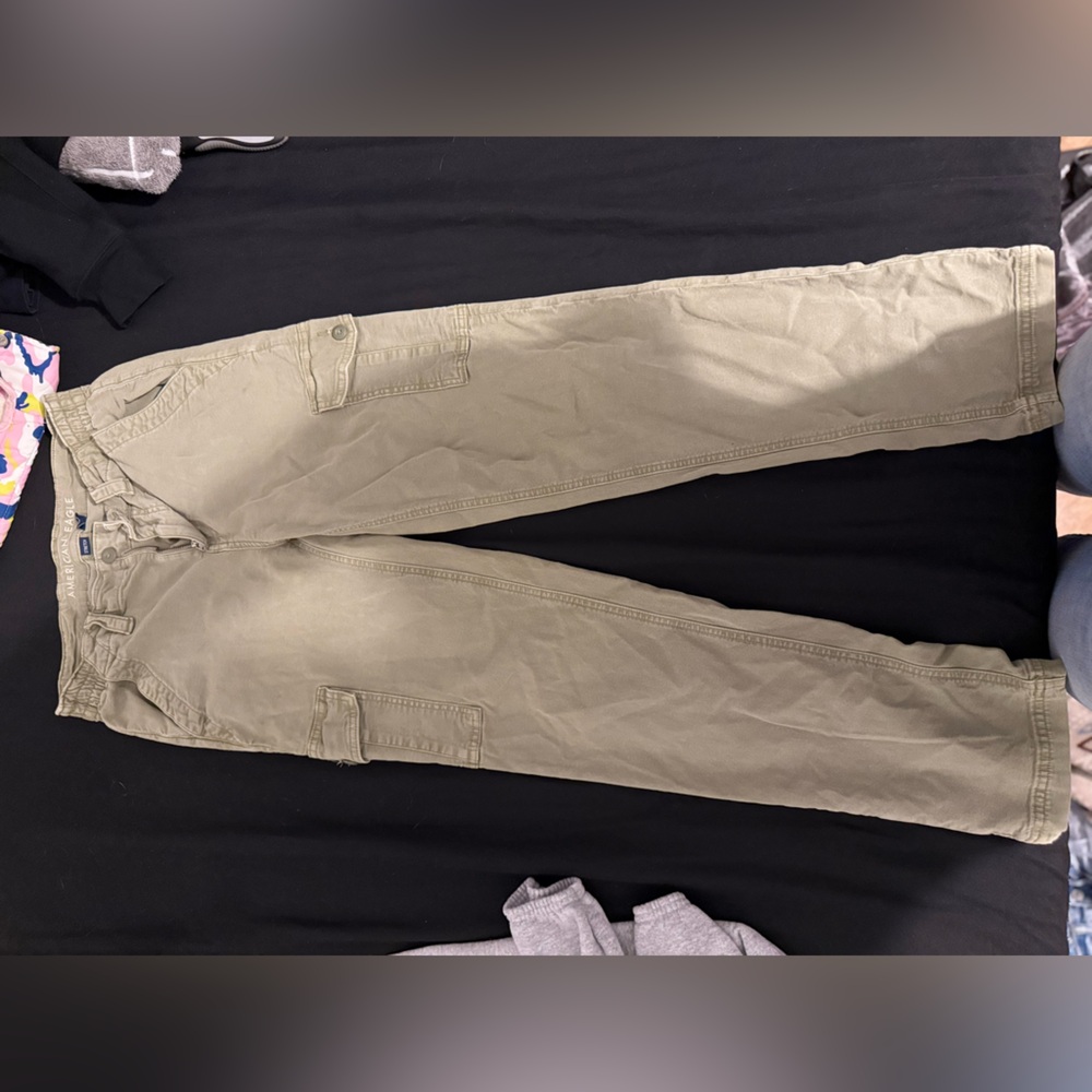 AMERICAN EAGLE STRETCH CARGO STRAIGHT PANT SIZE 4 regular